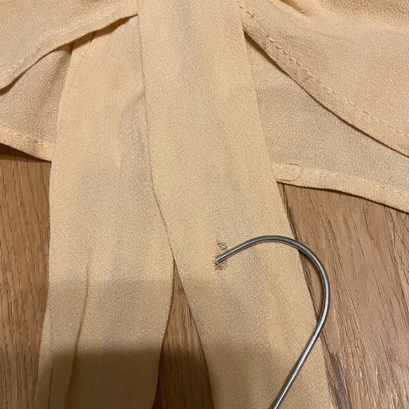 AKIRA Crop Top w Tie & Wide Bell Sleeves. Pit to pit = 18 inches. - Picture 4 of 11